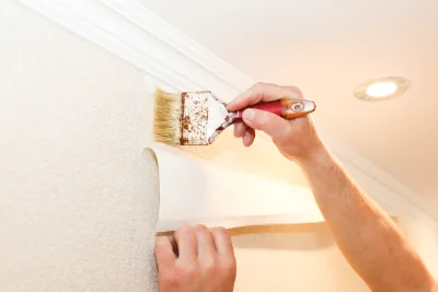 Pose de papier peint au Mesnil-Rouxelin — revêtements muraux et toiles de verre